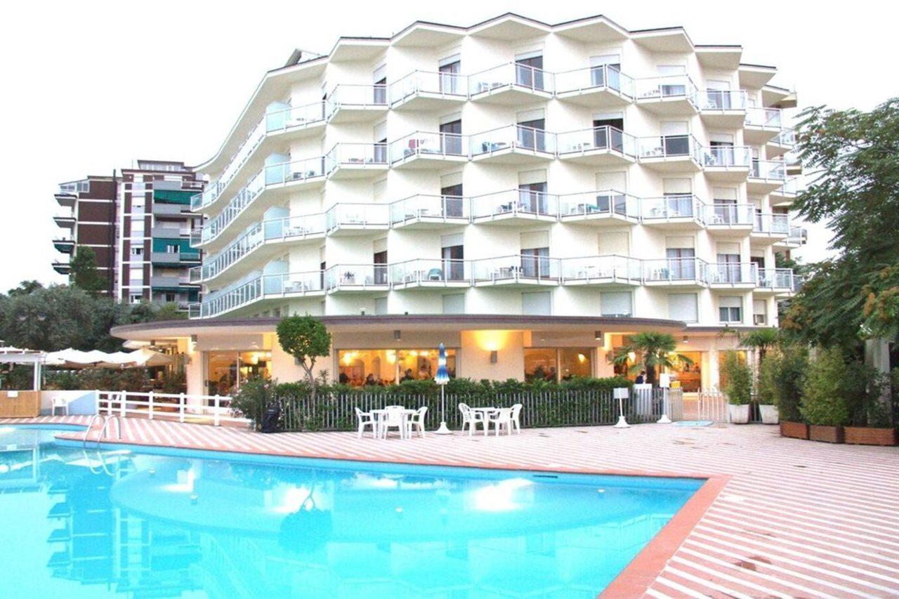 Hotel Bellevue Beach - Sul Mare Milano Marittima Bagian luar foto