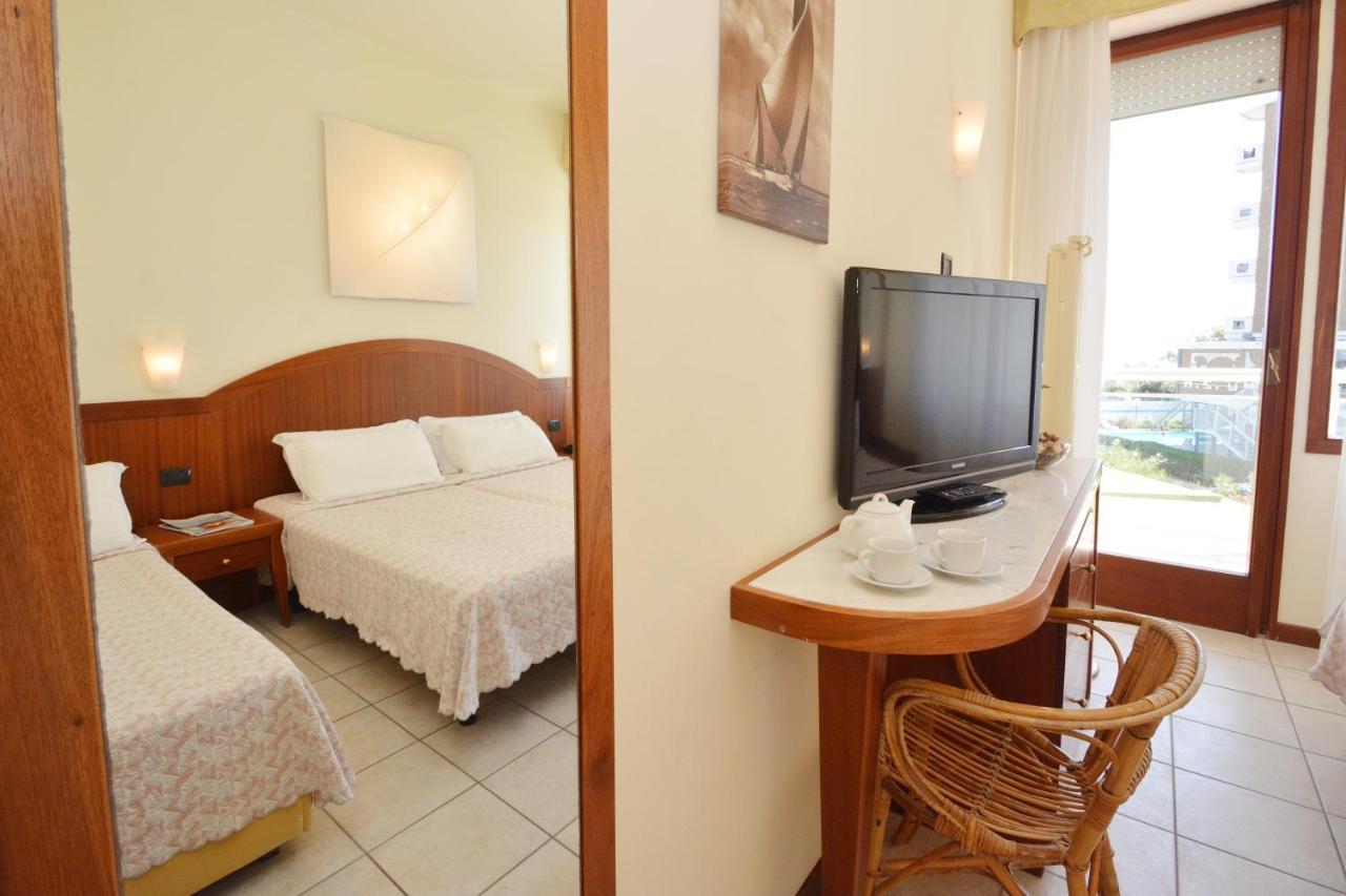 Hotel Bellevue Beach - Sul Mare Milano Marittima Bagian luar foto