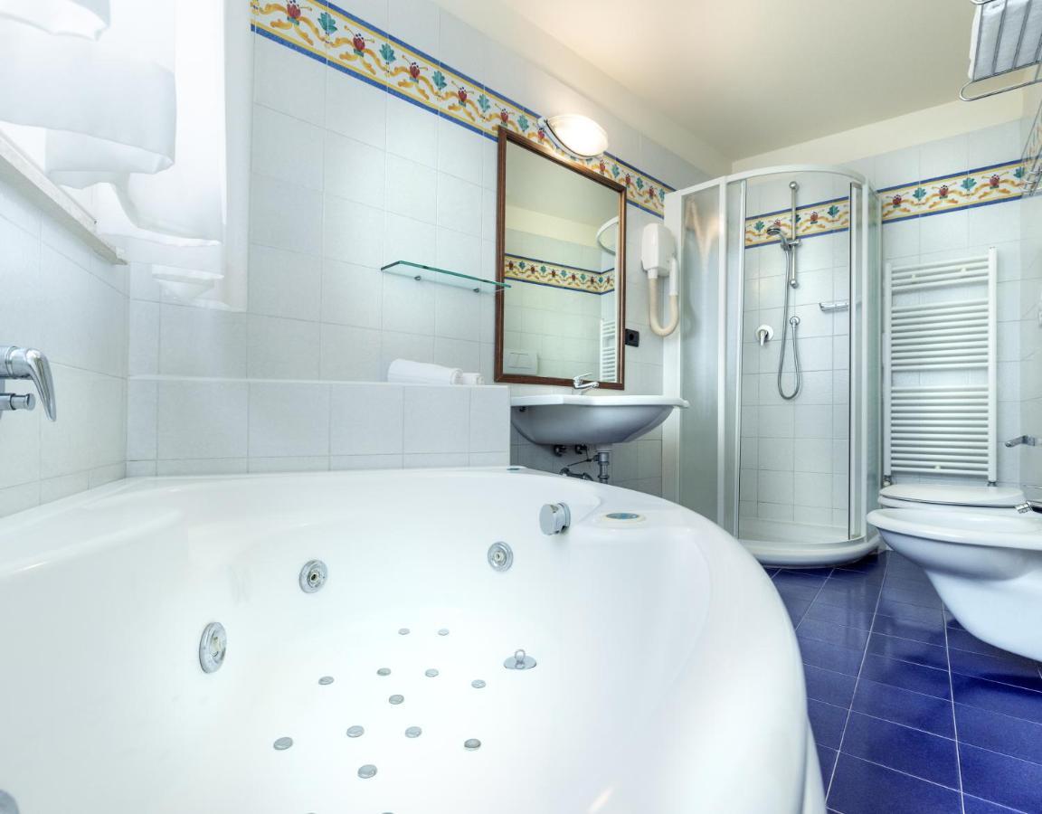 Hotel Bellevue Beach - Sul Mare Milano Marittima Bagian luar foto
